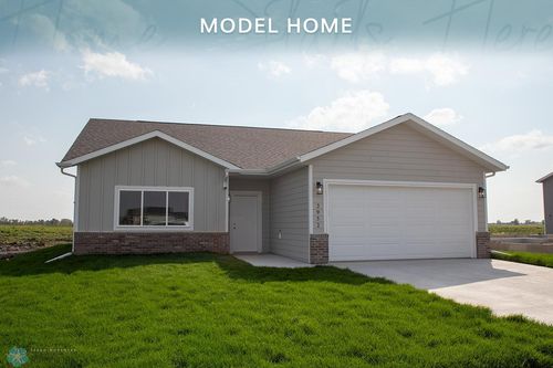 2952 74th Ave S, Fargo, ND, 58104-5536 | Card Image