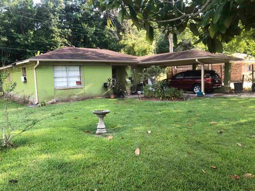 765 W Herring St, Sour Lake, TX, 77659-3845 | Card Image