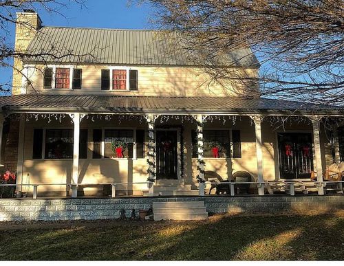 217 Sunday Cir, Fredericksburg, TX, 78624-9558 | Card Image
