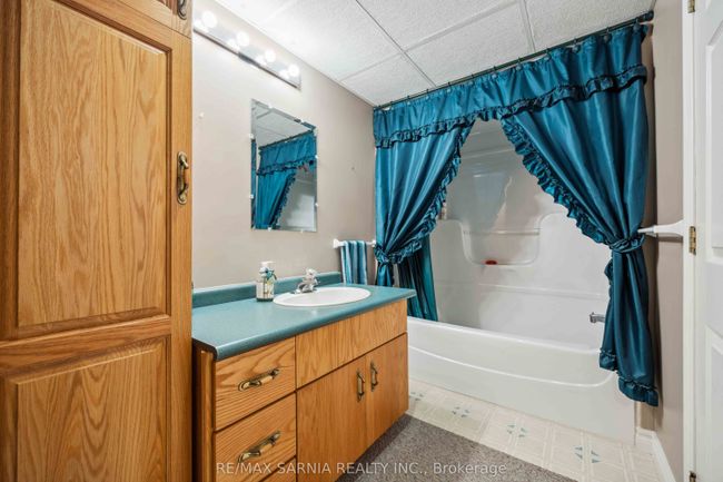 35 Frances Dr, House other with 6 bedrooms, 3 bathrooms and 4 parking in Forest ON | Image 30