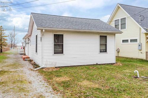 5491 E Center Ln, Port Clinton, OH, 43452-3401 | Card Image