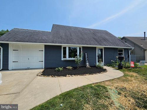 14 Iris Rd, LEVITTOWN, PA, 19057-2724 | Card Image