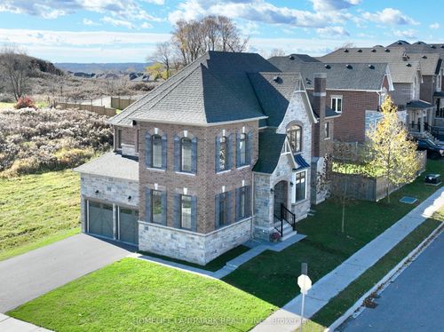 174 Sharon Creek Dr, East Gwillimbury, ON, L9N0P9 | Card Image