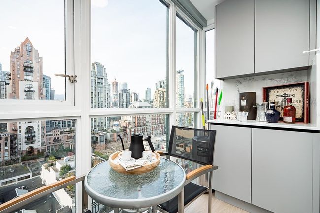 1801 - 289 Drake Street, Condo with 3 bedrooms, 0 bathrooms and 1 parking in Vancouver BC | Image 8