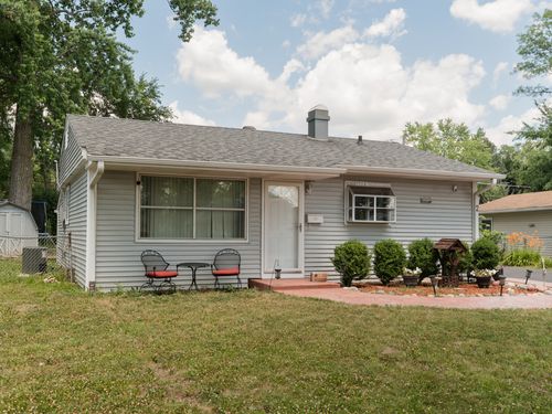 2 Sparrow Rd, Carpentersville, IL, 60110-2255 | Card Image