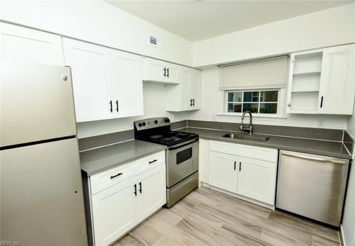 437 Barberton Dr, Virginia Beach, VA, 23451-5540 | Card Image