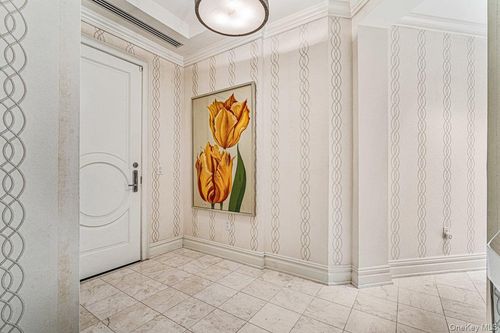 2009-2000 Royal Ct, North Hills, NY, 11040-2624 | Card Image