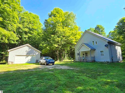 3878 Vista Valley Rd, Mesick, MI, 49668-9128 | Card Image