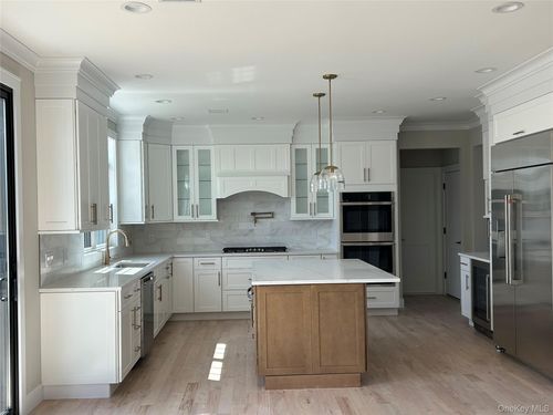 119 Choir Ln, Westbury, NY, 11590-5734 | Card Image