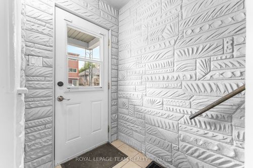 111 Marier Avenue, Vanier and Kingsview Park, ON, K1L5R9 | Card Image