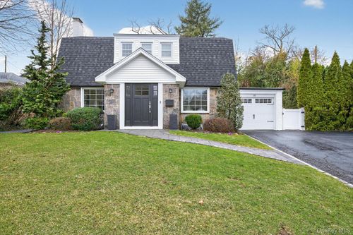 65 Circle Dr, Roslyn Heights, NY, 11577-2201 | Card Image