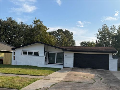 3304 Tanglebriar Dr, Pasadena, TX, 77503-2164 | Card Image