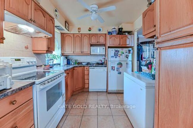 706 - 2470 Eglinton Ave W, Condo with 3 bedrooms, 2 bathrooms and null parking in York ON | Image 13