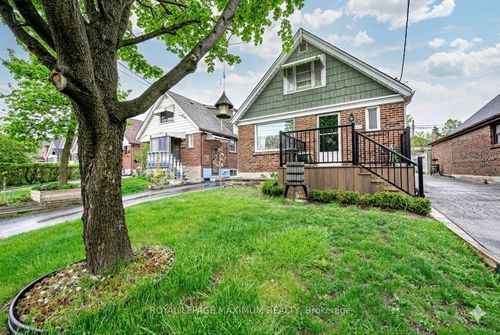 2113 Keele St, York, ON, M6M3Z3 | Card Image