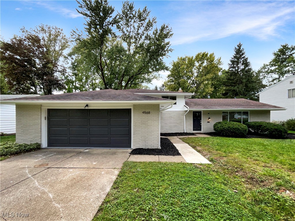 Andorra Dr, North Olmsted, OH 44070