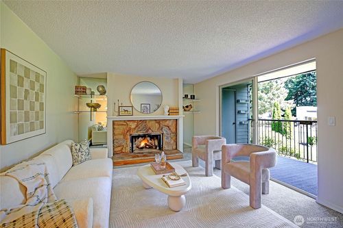 apt-f205-4641 W Lake Sammamish Pkwy Se, Issaquah, WA, 98027-9301 | Card Image