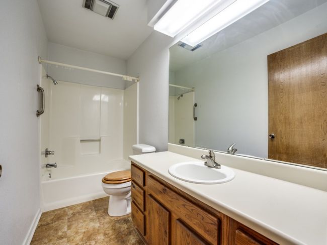 235 Wedgewood Ln, Home with 2 bedrooms, 2 bathrooms and 2 parking in Kerrville TX | Image 17