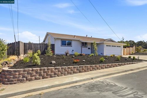 2225 Meadowlark St, San Pablo, CA, 94806-1029 | Card Image