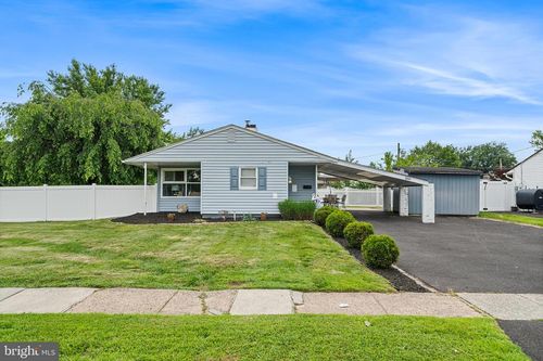 1 Swan Ln, LEVITTOWN, PA, 19055-2223 | Card Image