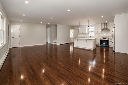 7 Amherst Pl, Massapequa, NY, 11758-5906 | Card Image