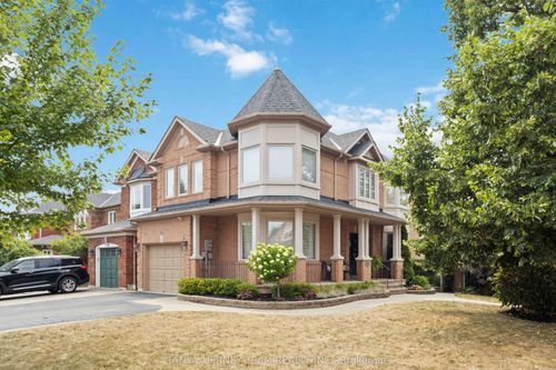 98 Bach Ave, Whitby, ON, L1R2P8 | Card Image