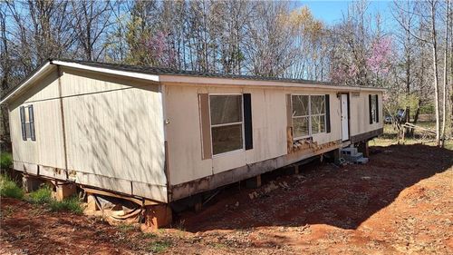 670 Ridgeland Dr, Cleveland, NC, 27013-9407 | Card Image