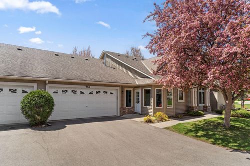 962 Stratford Ln W, Burnsville, MN, 55337-6870 | Card Image