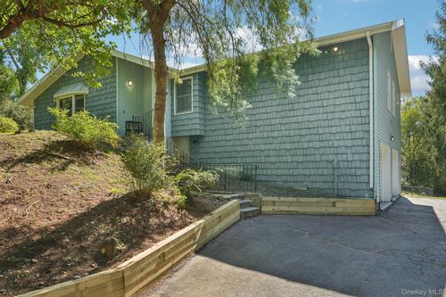 10 Rebecca Dr, Pawling, NY, 12564-1919 | Card Image