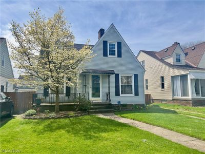 Cape cod house with a front yard | Image 1