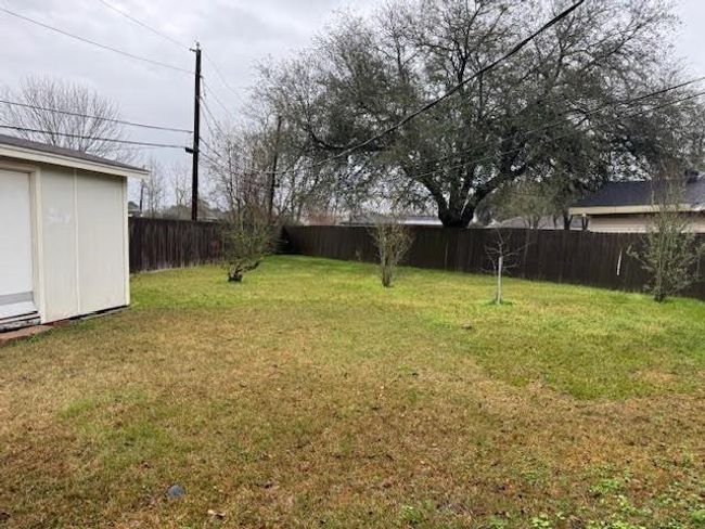 245 E Clover St, House other with 3 bedrooms, 2 bathrooms and 2 parking in Bridge City TX | Image 23
