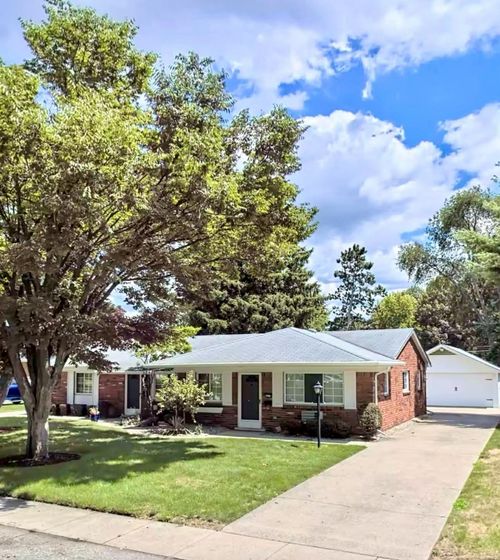 45280 Deshon St, Utica, MI, 48317-5610 | Card Image