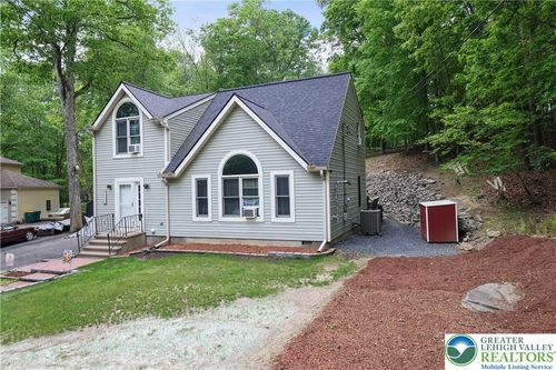 5093 Yukon Dr, East Stroudsburg, PA, 18302-6634 | Card Image