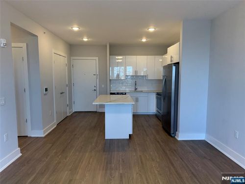 1685 Bergen Blvd, Fort Lee, NJ, 07024-2191 | Card Image