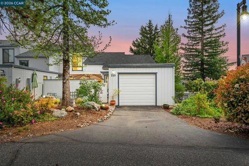 225 Woodside Ct, Grass Valley, CA, 95945-5618 | Card Image