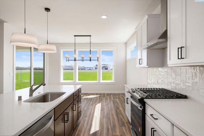 7207 Ambrosia St, Home with 4 bedrooms, 3 bathrooms and null parking in Kennewick WA | Image 8