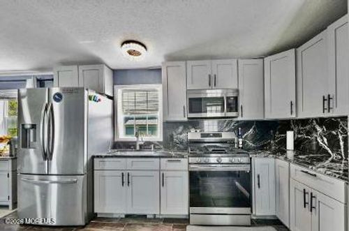 813 North St, Jackson, NJ, 08527-2806 | Card Image