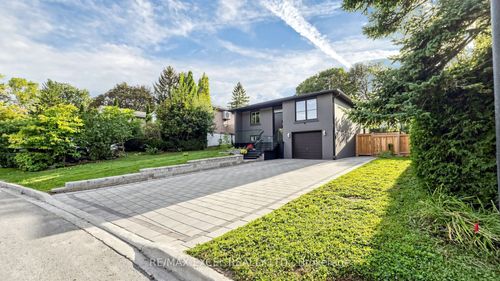 332 Dixon Blvd, Newmarket, ON, L3Y4V6 | Card Image