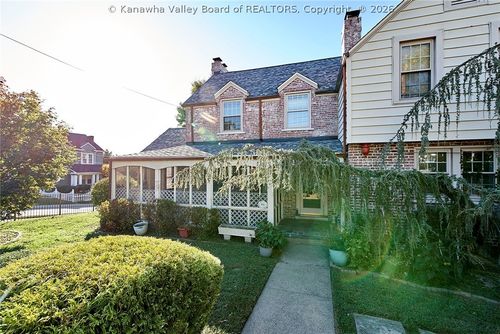 901 Somerset Dr, Charleston, WV, 25302-2703 | Card Image