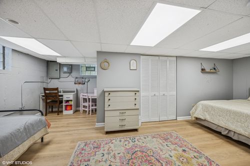 8615 Dunbar St, Willow Springs, IL, 60480-1137 | Card Image