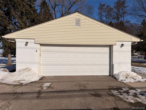 1010 N Adams Rd, Rochester Hills, MI, 48306-3800 | Card Image