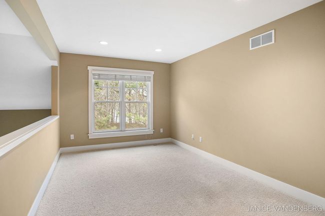 48-web-or-mls-3022-jamesway-ave | Image 35