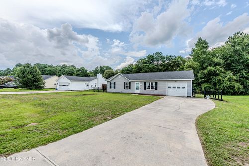 106 Linden Rd, Richlands, NC, 28574-8366 | Card Image