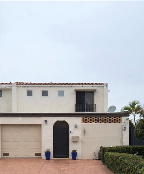 7282 Jacaranda Ln, Miami Lakes, FL, 33014 | Card Image