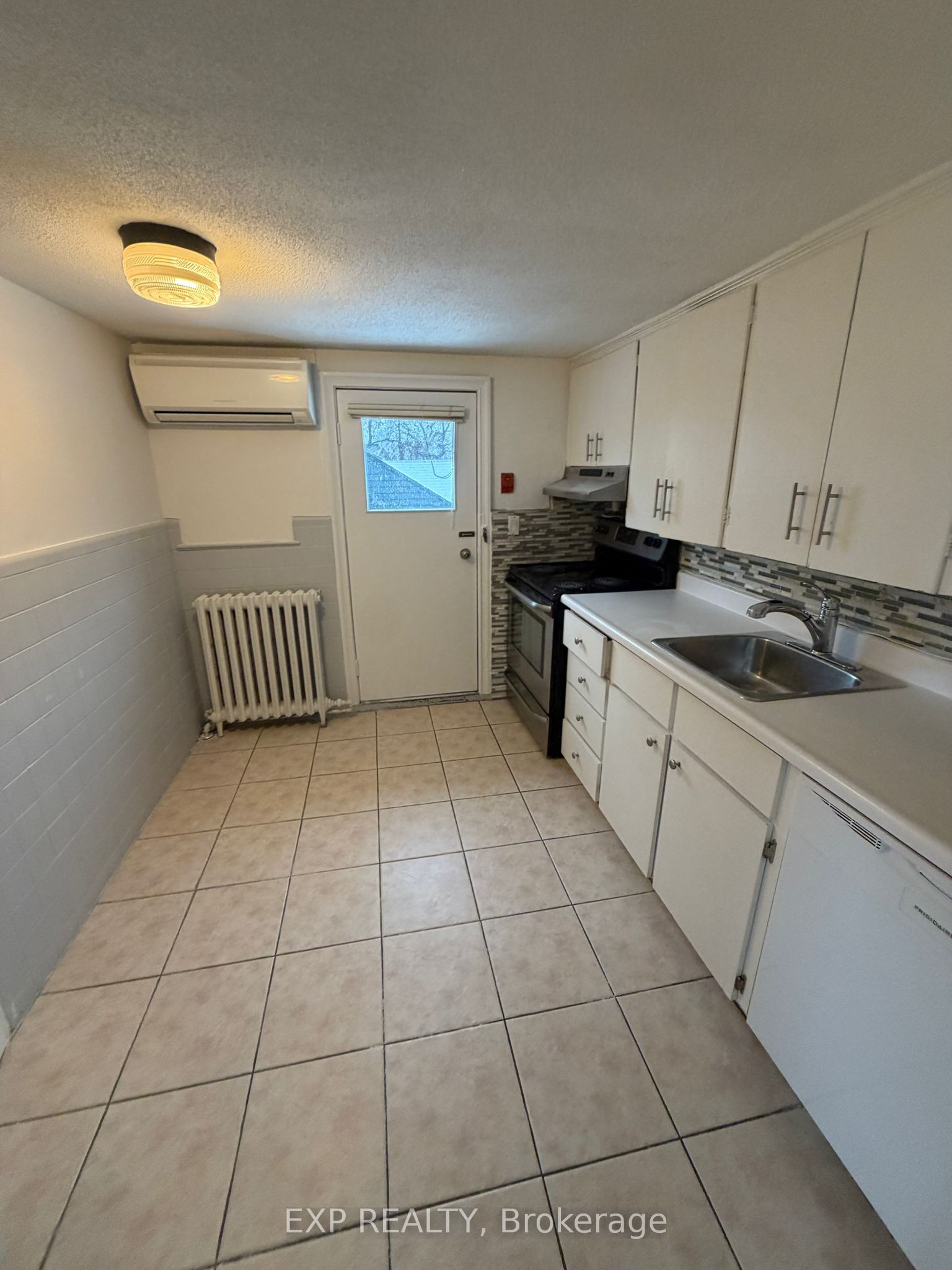 Residential Lease in Toronto W02 5