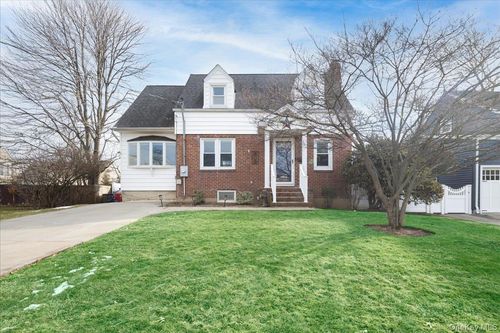 3195 Nantucket Ln, Oceanside, NY, 11572-4418 | Card Image