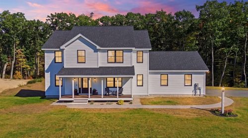 33 Daniel Road, Derry, NH, 03038 | Card Image