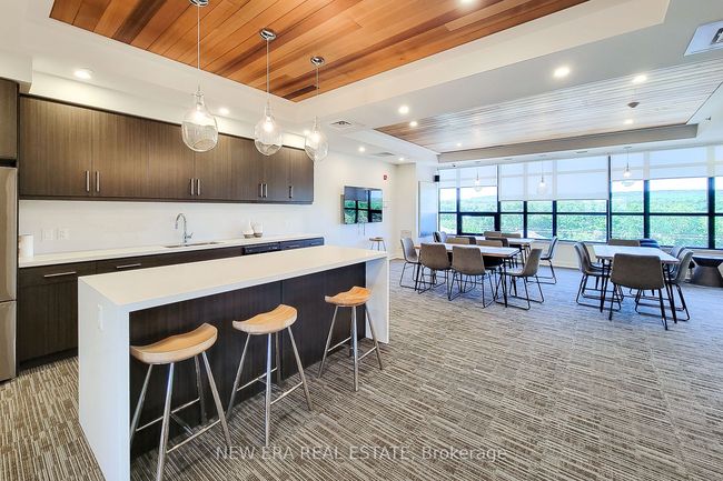 212 - 320 Plains Rd E, Condo with 2 bedrooms, 2 bathrooms and 1 parking in Burlington ON | Image 32