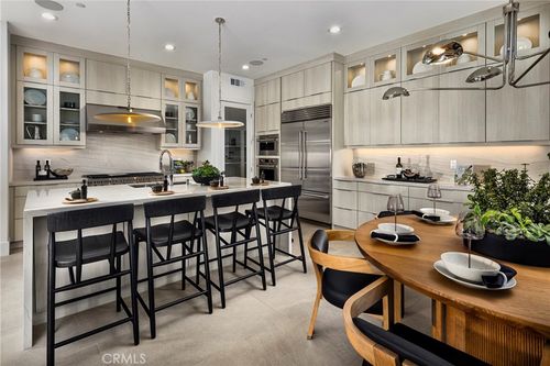 109 Apron, Irvine, CA, 92618-5967 | Card Image