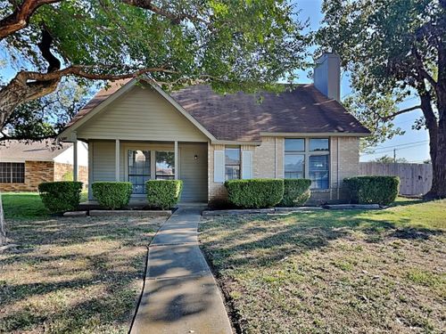 1386 Southridge Dr, Lancaster, TX, 75146-1394 | Card Image