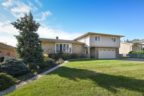 317 Park Dr, Brooklyn Heights, OH, 44131-1149 | Card Image